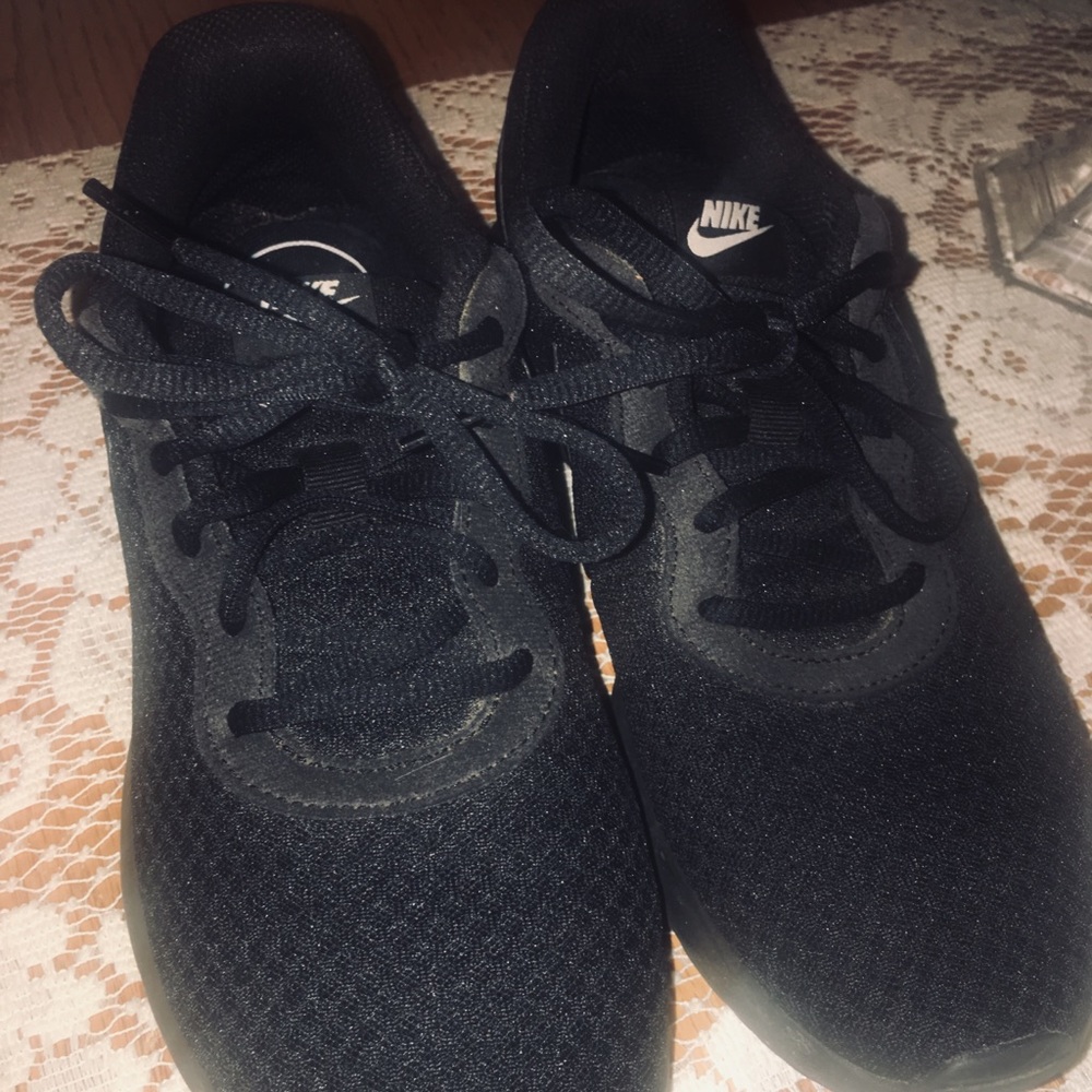 Nike Tanjun Running Shoe, Black on Black